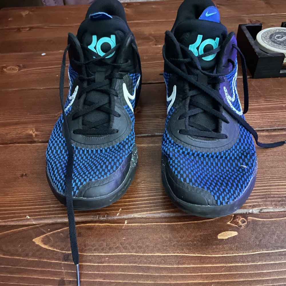Barely worn. Men’s size 12 basketball shoes.